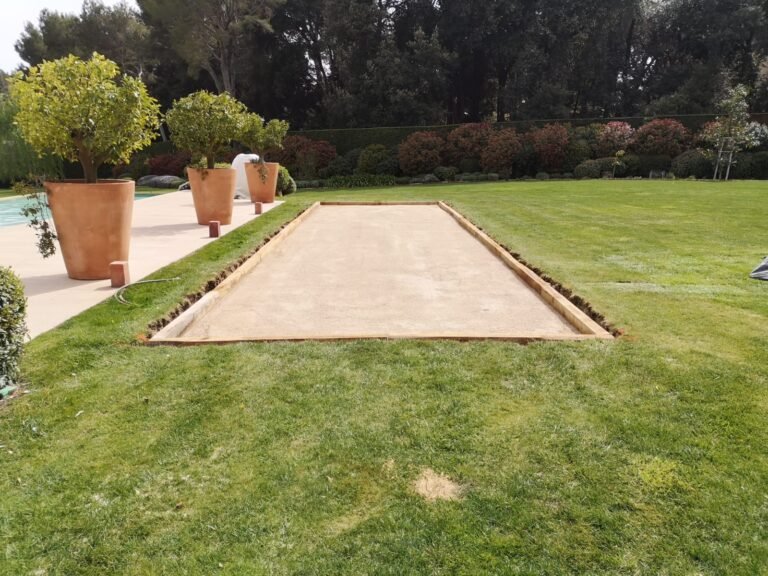 Boulodrome terminé terrain pétanque amenagement extérieur piscine à Saint-Vallier-de-Thiey