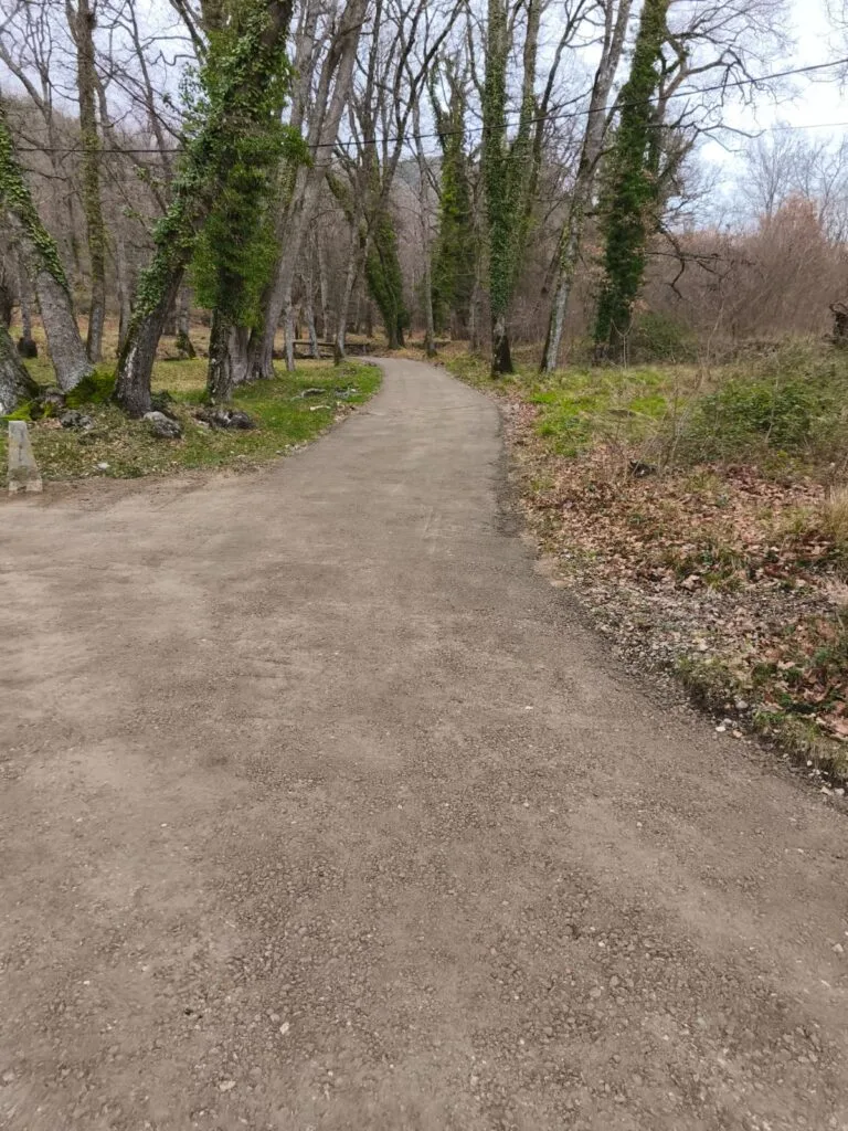 Chemin accès empierré grave compactée nivellement terrassement à Saint-Vallier-de-Thiey