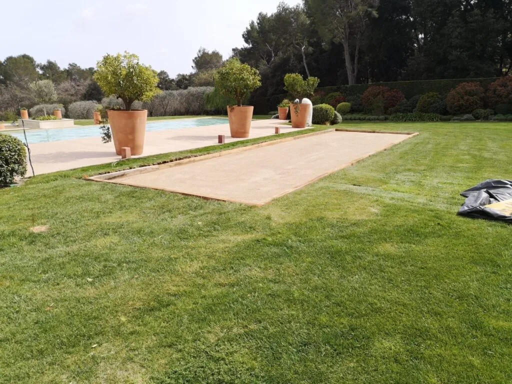 Création terrain pétanque amenagement extérieur jardin piscine à Saint-Vallier-de-Thiey