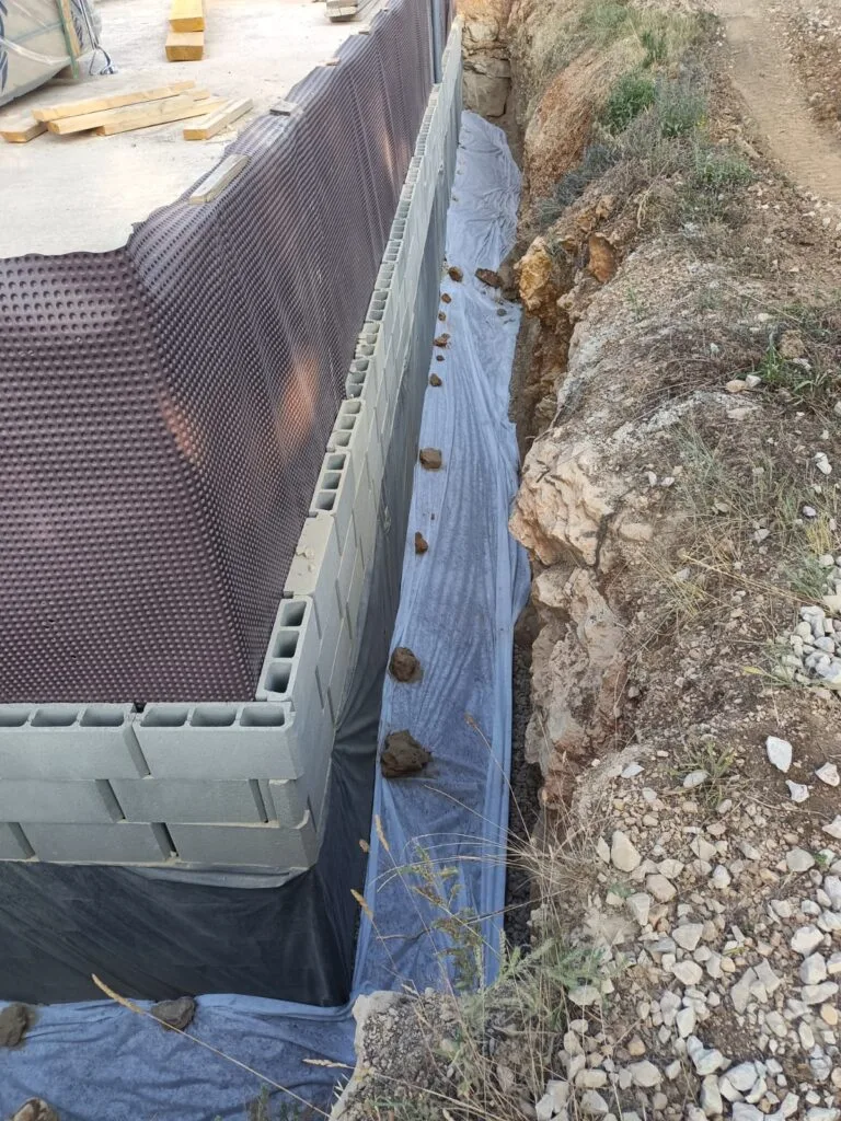 Drainage périphérique mur soutènement membrane nodulaire géotextile à Saint-Vallier-de-Thiey