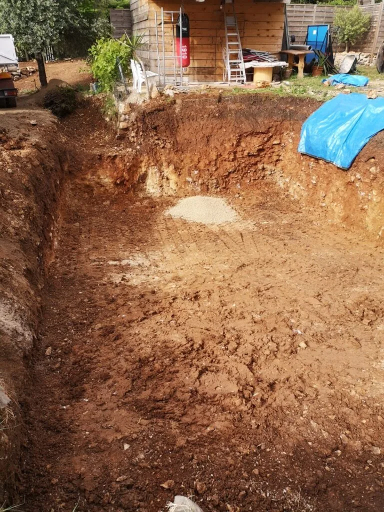 Fouille pleine masse terrassement piscine excavation jardin à Saint-Vallier-de-Thiey