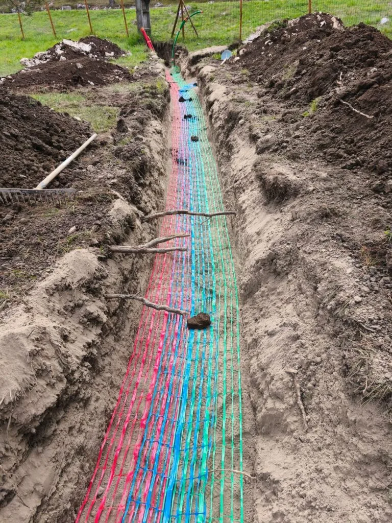 Grillage avertisseur tranchée réseaux enterrés électricité eau fibre à Saint-Vallier-de-Thiey