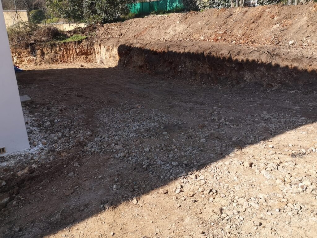 Nivellement plateforme terrassement talus déblai abords maison à Saint-Vallier-de-Thiey