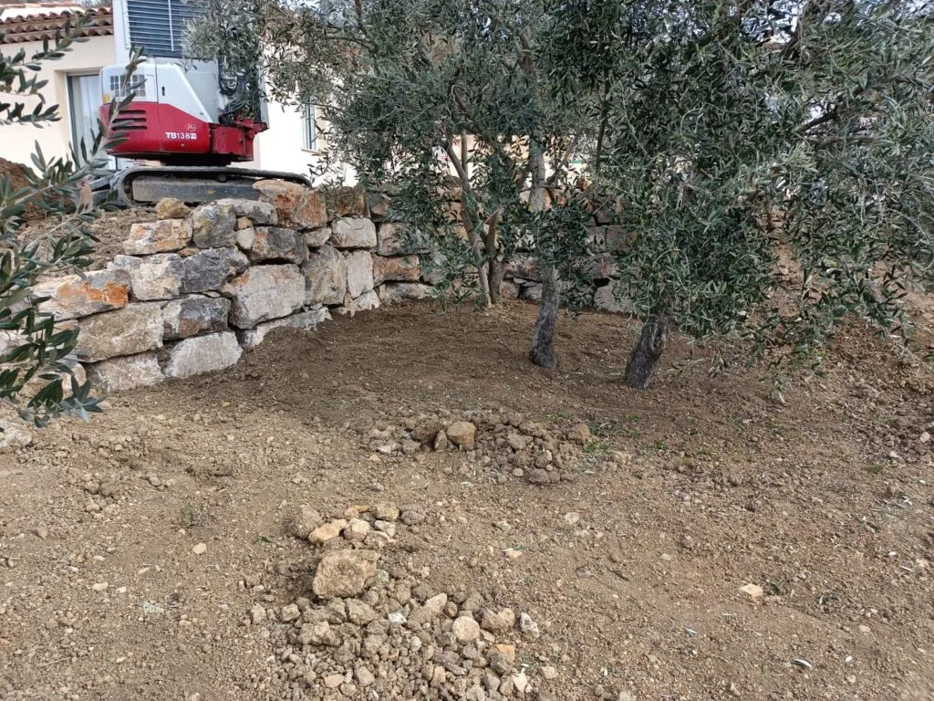 Restanque mur pierre sèche terrasse oliviers mini-pelle à Saint-Vallier-de-Thiey