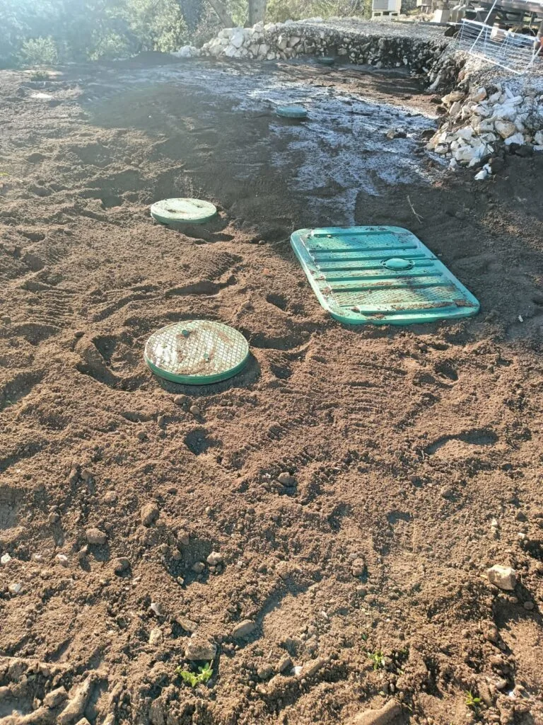 Tampons fosse toutes eaux remblai fini assainissement non collectif à Saint-Vallier-de-Thiey