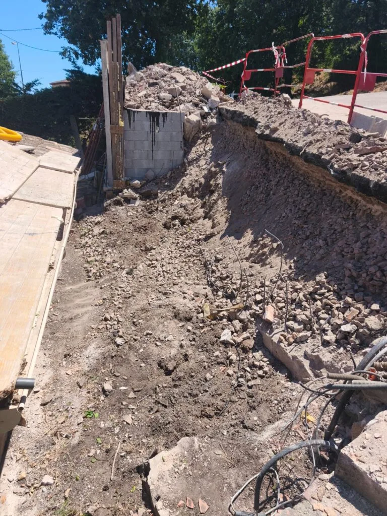 Terrassement tranchée réseaux mur soutènement à Saint-Vallier-de-Thiey